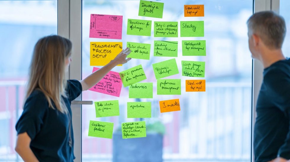 Boala Post-it-urilor. Șapte stații și o capcană.